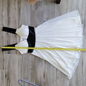 Speechless Black and white flowy dress size S